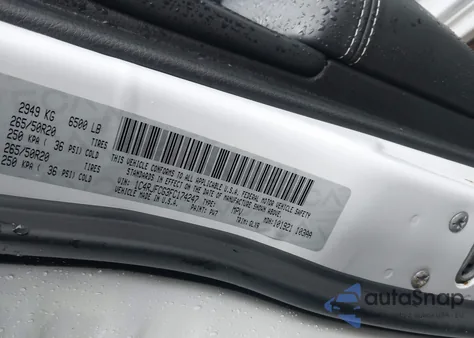 2015 Jeep Grand Cherokee Overland z USA, uszkodzony, nr VIN 1C4RJFCG3FC174247